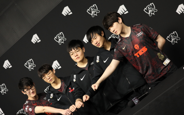 少年来说是 少年来说是